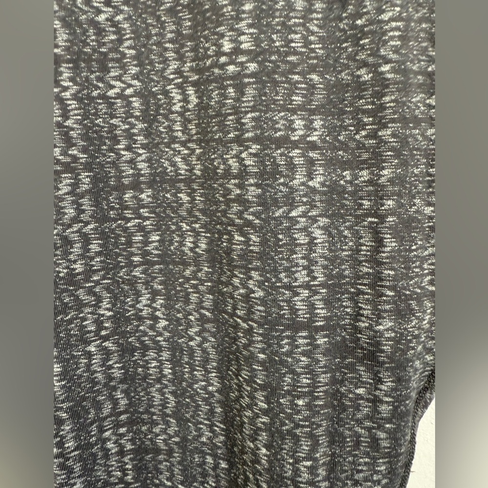 Lululemon Grey Wunder Under Crop Sz(6) - Picture 4 of 6